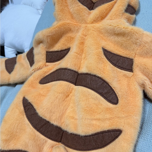 Pottery Barn Tigger Costume 12-24 months - Picture 3 of 10